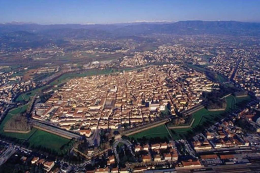 Luccadentro - Centro Storico Apartment Luaran gambar