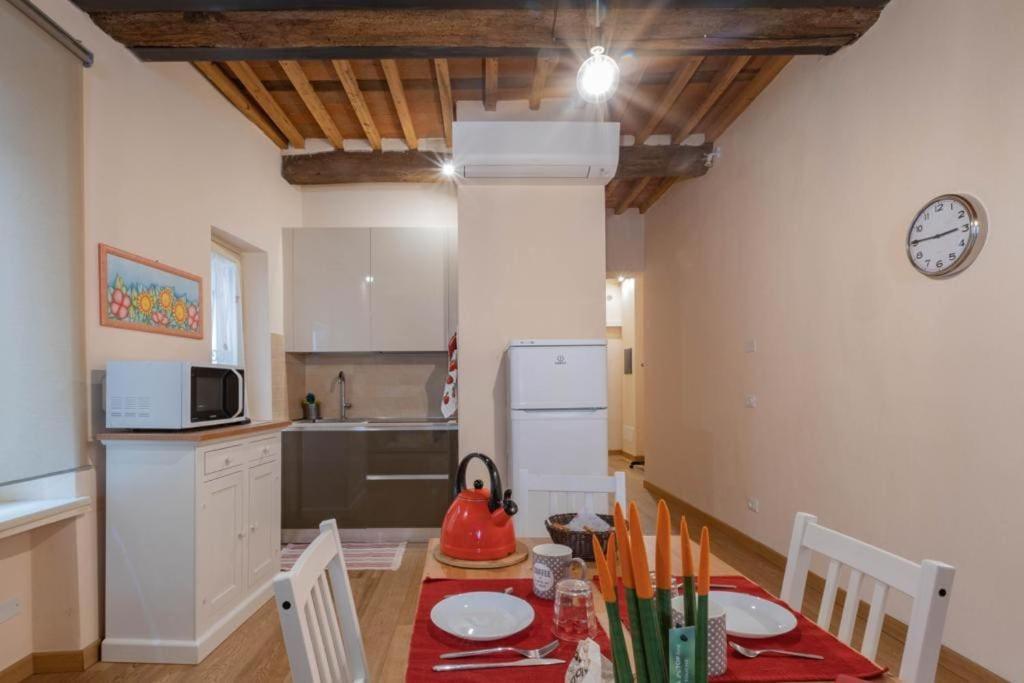 Luccadentro - Centro Storico Apartment Luaran gambar